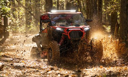 Forma parte del grupo Side-by-side con el invencible Polaris RZR XP