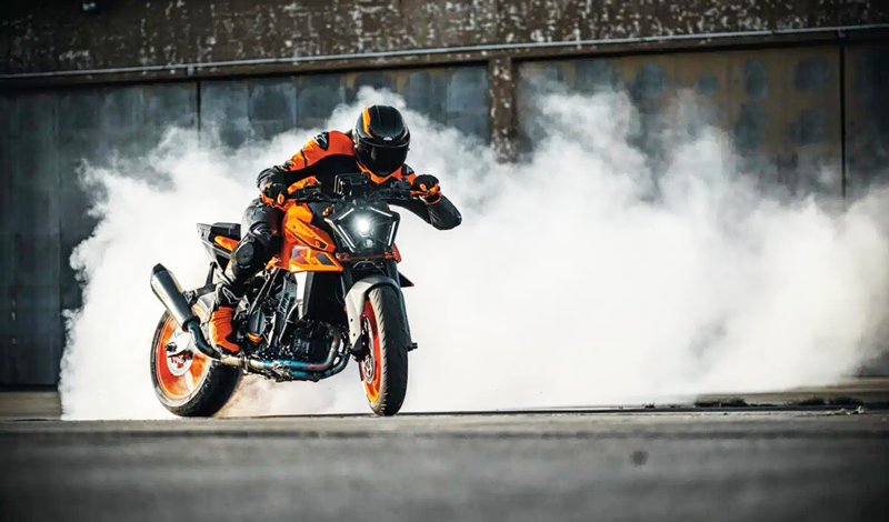 KTM revoluciona con la 990 Duke 2024