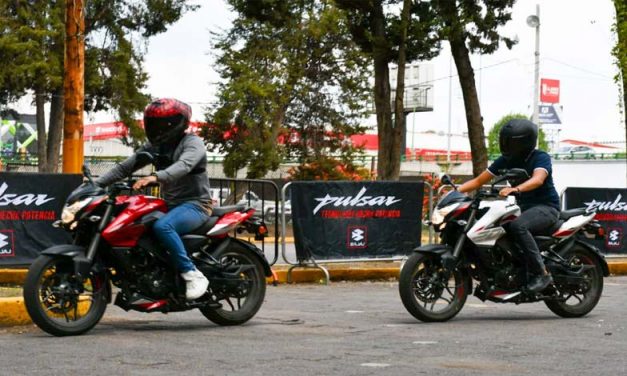 Prueba la pasión en movimiento con el Test driver Bajaj