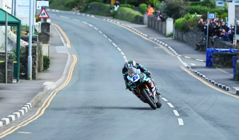 Michael Dunlop consigue su victoria número 26 igualando récord histórico