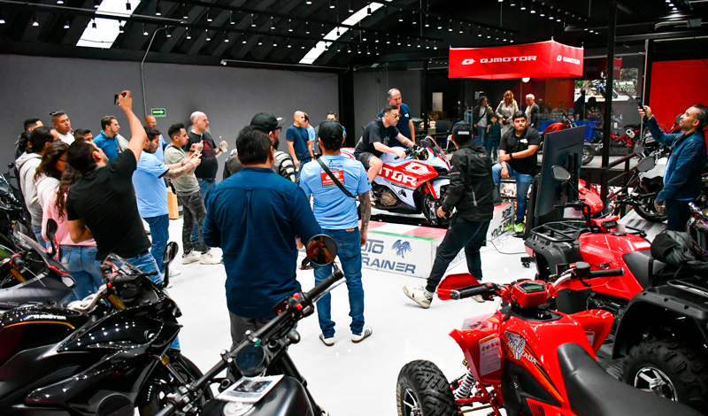 Motociclo estuvo presente en la gran inauguración QJMotor Patriotismo