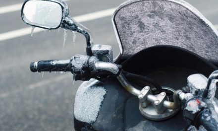 Conoce cómo afecta el frío a tu motocicleta y cómo protegerla