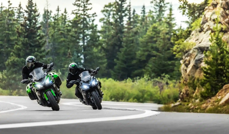 Descubre la innovación sobre dos ruedas: Conectividad inteligente en las nuevas Kawasaki 2025