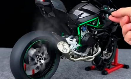 Kawasaki H2R en miniatura: ¡La bestia a escala 1:16 que acelera, ruge y lanza humo!