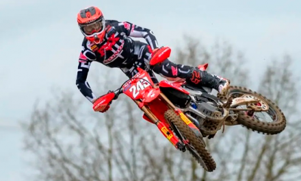 Tim Gajser continúa dominando el MXGP con una doble victoria en Saint Jean d’Angely