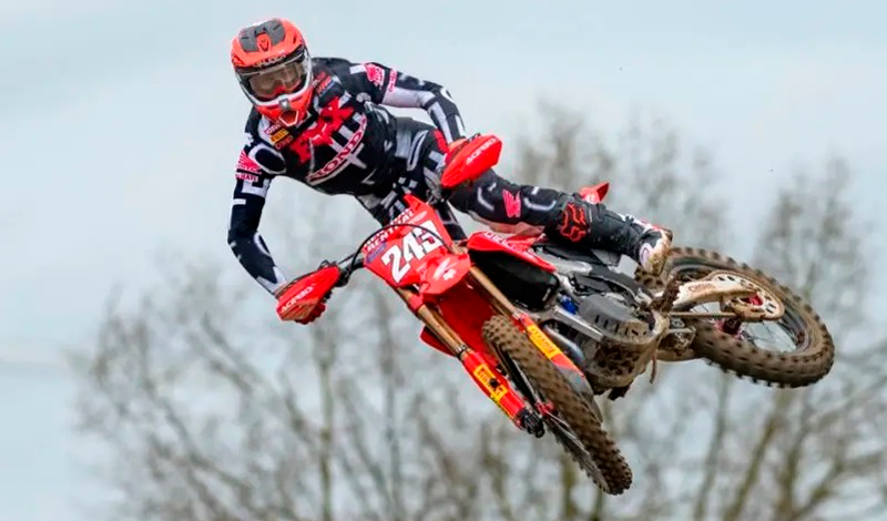 Tim Gajser continúa dominando el MXGP con una doble victoria en Saint Jean d’Angely
