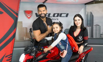 VELOCI deslumbra en Expo Moto GDL y premia a los asistentes con una motocicleta