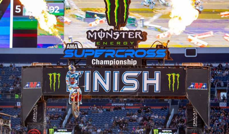Chase Sexton, del equipo Red Bull KTM Factory Racing, consiguió su sexta victoria en el Campeonato Monster Energy AMA Supercross 2025