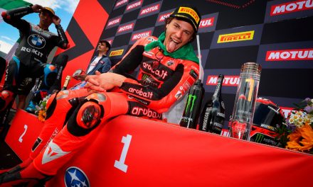 El campeonato al rojo vivo: Razgatlioglu y Bulega se destacan en Most