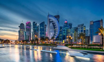 Explora Catar: Una ruta que comienza en el asfalto y termina en un desierto sin fronteras