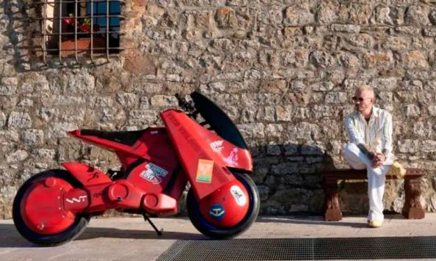 Música y diseño: La motocicleta que une al cantante J Balvin y la película Akira