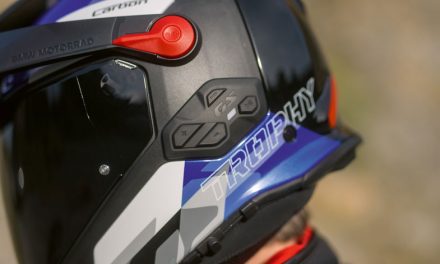 BMW Motorrad presenta el casco GS Rallye Carbon con visera solar y un diseño exclusivo de la marca alemana