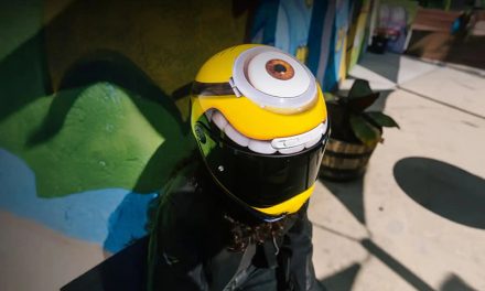 HJC V10 Stuart Minions: ¡Diversión y protección sobre dos ruedas!