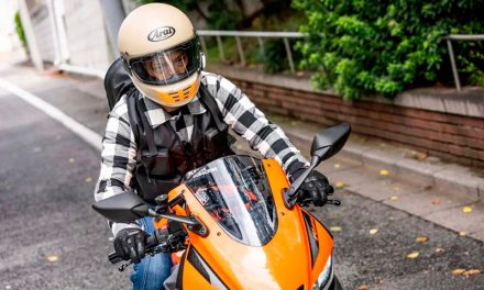 Japón ya vive en el 2050: Crean ropa inteligente que te enfría o calienta mientras manejas moto