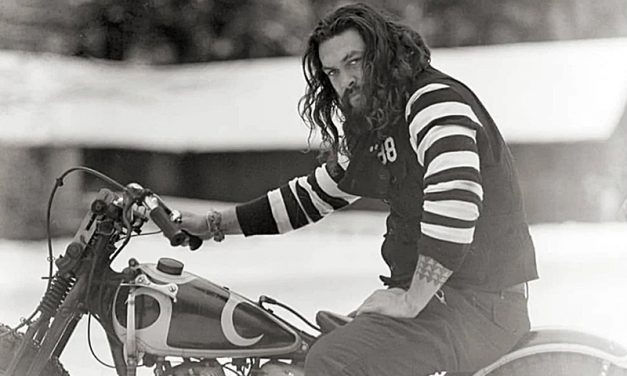 Jason Momoa: Estilo, rebeldía y pasión sobre dos ruedas