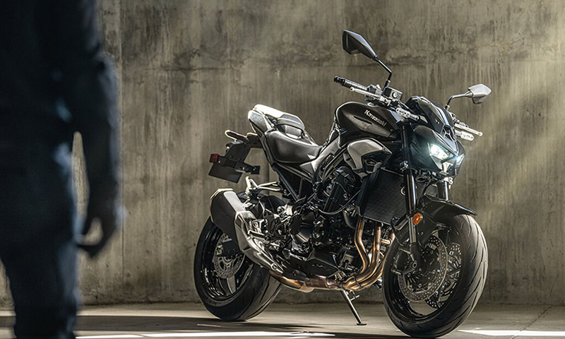 La Kawasaki Z900 ABS ofrece el equilibrio perfecto entre potencia, tecnología y diseño agresivo