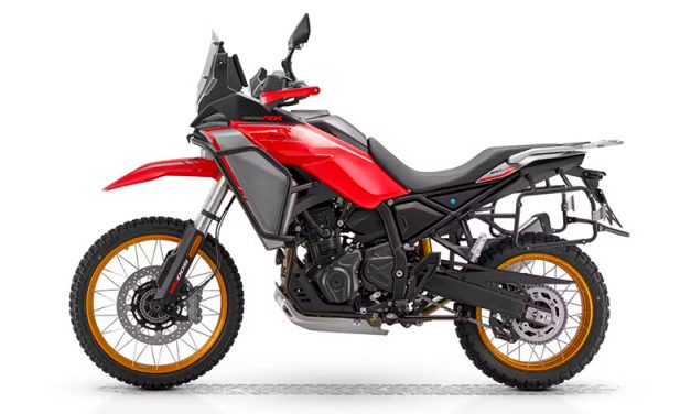 La QJMotor SRT 500 RX revoluciona el segmento de las motos de aventura