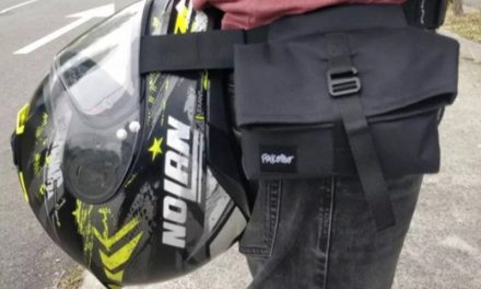 Un cinturón que revoluciona la forma de portar el casco: Comodidad para los motociclistas