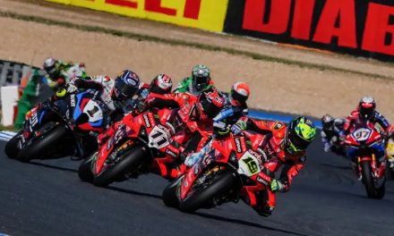 Choque de Titanes en Estoril: Razgatlioglu y Bulega encendieron el asfalto