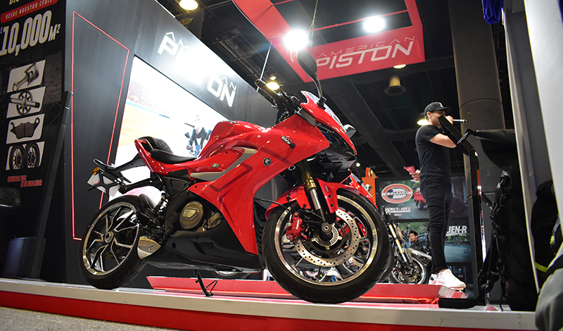 American Piston brilla con su presentación en Expo Moto CDMX