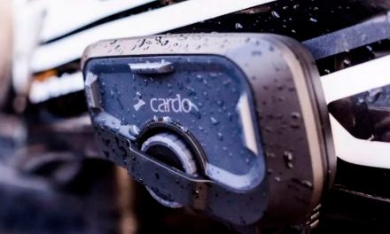 Cardo Freecom 4X, el intercomunicador de alto nivel con sistema sonoro premium