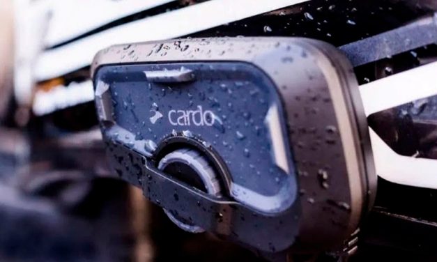 Cardo Freecom 4X, el intercomunicador de alto nivel con sistema sonoro premium