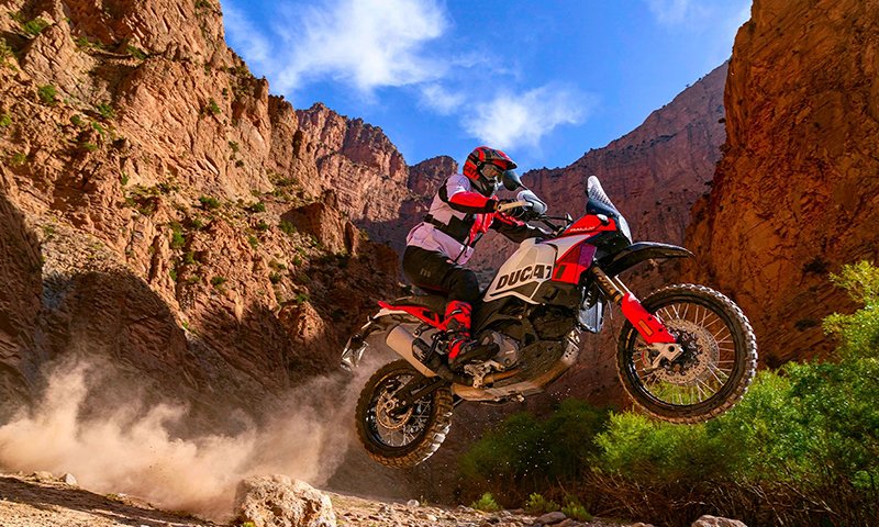 Adéntrate a la carrera más salvaje con la Ducati DesertX