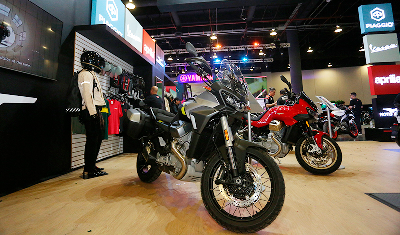 Aprilia destaca en Expo Moto CDMX presentando la nueva SR GT REPLICA 200 y la imponente RSV4 Factory