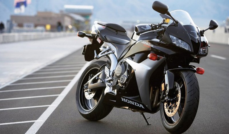 Honda impulsa la seguridad sobre dos ruedas con dirección asistida inteligente