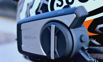 Comunicación inteligente y video 4K en un solo dispositivo para motociclistas