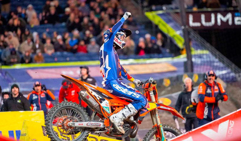 Eli Tomac domina y Deegan extiende su racha en el AMA Supercross de Seattle